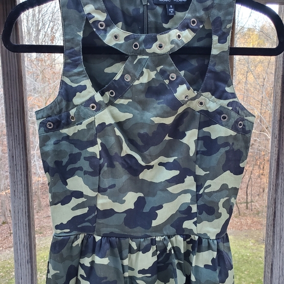 Last Kiss Sleeveless Camo Top with Cutouts - Picture 8 of 8